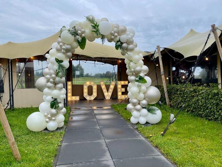 Licht Letters LOVE, Hobby en Vrije tijd, Feestartikelen | Verhuur, Nieuw, Geboorte of Huwelijk, Ophalen