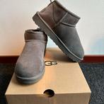 UGG Ankleboots Grijs Maat 38 ( Nieuw in Doos ), Kleding | Dames, Schoenen, Ophalen of Verzenden, Grijs, Lage of Enkellaarzen
