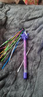 Leuke paarse toverstaf met glitters, Ophalen, Zo goed als nieuw, Knutselen, Met licht