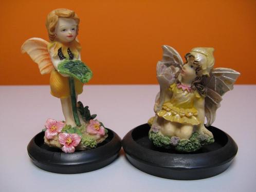 polystone elfjes in vintage glazen kegel stolp, Verzamelen, Beelden en Beeldjes, Zo goed als nieuw, Fantasy, Ophalen of Verzenden