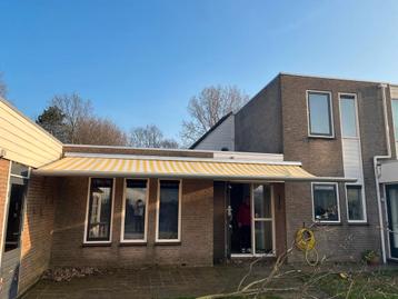 Zonnescherm, elektrisch.  6.50m beschikbaar voor biedingen