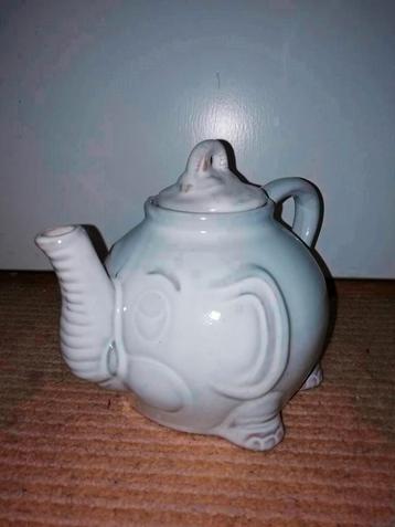 Leuke theepot in de vorm van een olifant 2 beschikbaar voor biedingen