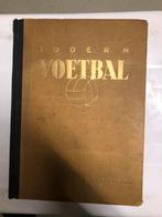 VOETBAL leerboek jaren 40, Ophalen of Verzenden