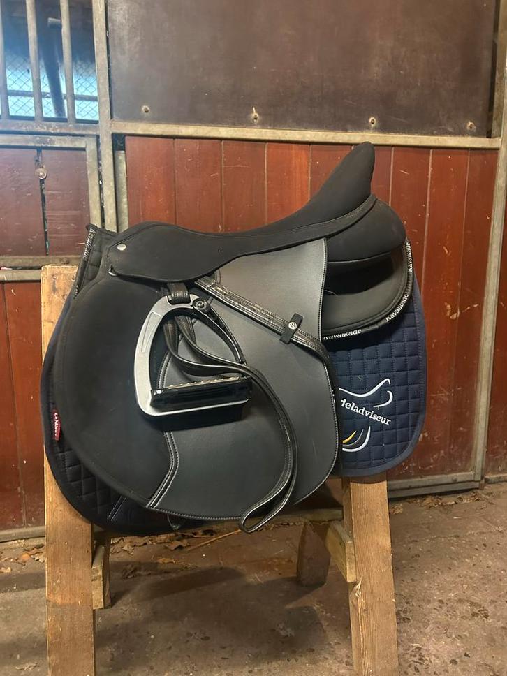 Wintec veelzijdigheid High Wither met leren singelstoten 18”, Dieren en Toebehoren, Paarden en Pony's | Zadels, Zo goed als nieuw