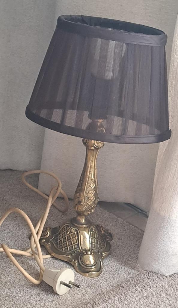 Mooie schemerlamp met zware koperen voet.De hoogte is 34,5cm, Huis en Inrichting, Lampen | Tafellampen, Zo goed als nieuw, Minder dan 50 cm