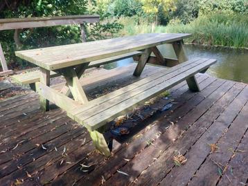Robuuste picknicktafel 220x150 cm beschikbaar voor biedingen