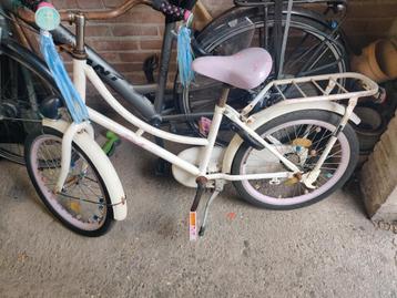 Leuke meisjesfiets 20 inch met verlichting beschikbaar voor biedingen