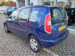 Skoda Roomster 1.6-16V AMBIENTE AUT. met APK tot 04-2026, Auto's, Skoda, Gebruikt, Zwart, 4 cilinders, Blauw