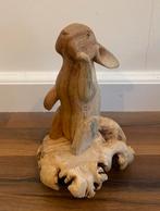 Handgemaakt houten konijn op parasiet - klein - +/-20cm hoog, Antiek en Kunst, Kunst | Beelden en Houtsnijwerken, Ophalen of Verzenden