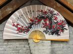 Hele grote decoratieve waaier voor aan muur Chinees Oosters, Huis en Inrichting, Ophalen of Verzenden