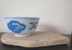 Porseleinen schaaltje China met koikarper, Huis en Inrichting, Keuken | Servies, Ophalen of Verzenden, Overige stijlen, Porselein