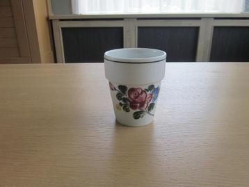 Lilien porzellan aparte beker D8cm H9,5cm beschikbaar voor biedingen