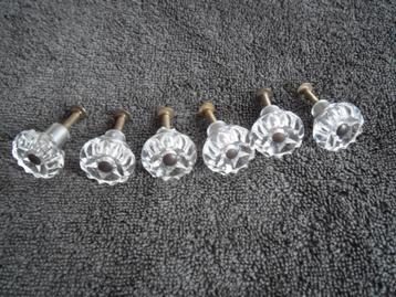 6 oude vintage deurknopjes meubelknopjes beschikbaar voor biedingen