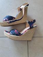 gebloemde zomerschoenen met sleehak, Ophalen of Verzenden, Gedragen, Sandalen of Muiltjes