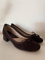 Bruine suède pumps met lage hak Fred de la Bretoniere, Pumps, Fred de la Bretoniere, Bruin, Ophalen of Verzenden