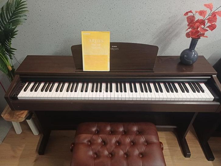 Yamaha YDP-140 digitale piano, Muziek en Instrumenten, Piano's, Gebruikt, Piano, Bruin, Ophalen of Verzenden