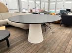 Rolf Benz 8950 tafel – showroommodel, Rond, Ophalen of Verzenden, Zo goed als nieuw, Vier personen