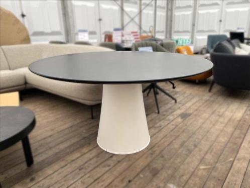 Rolf Benz 8950 tafel – showroommodel, Huis en Inrichting, Tafels | Eettafels, Zo goed als nieuw, 100 tot 150 cm, 100 tot 150 cm