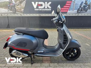VESPA GTS 300 SUPER SPORT (bj 2023) beschikbaar voor biedingen