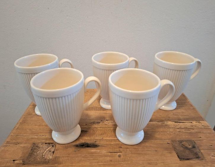 5 mokken op voet, Wedgwood, Windsor, porselein,, Huis en Inrichting, Keuken | Servies, Zo goed als nieuw, Kop(pen) en/of Schotel(s)