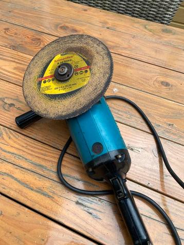 Zware haakse slijper gebruikt maar zeer goed makita  beschikbaar voor biedingen