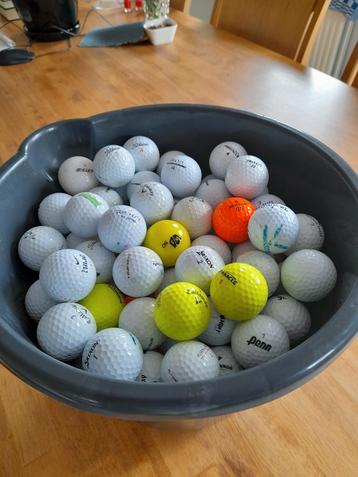 Golfballen beschikbaar voor biedingen