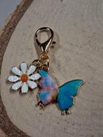 bedel / hanger vlinder daisy lichtblauw turquoise roze, Ophalen of Verzenden, Nieuw, Blauw