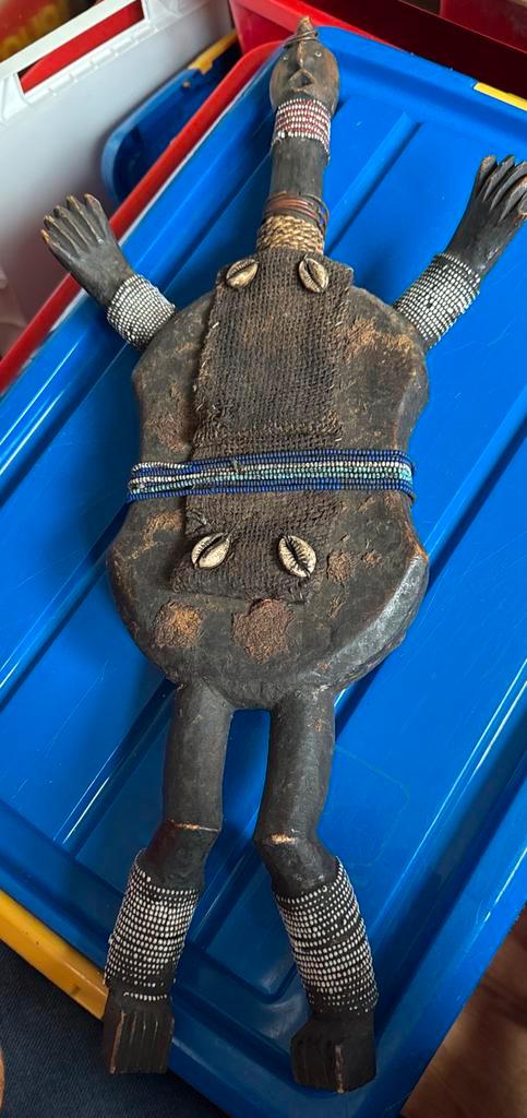 Afrikaans Houten Beeldje met Kralen, Antiek en Kunst, Kunst | Niet-Westerse kunst, Ophalen of Verzenden