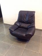 Draaifauteuil zwart leer ofwel Natuzzi fauteuil zwart leer., Ophalen, Zo goed als nieuw, Tijdloos, 50 tot 75 cm