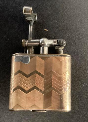 Antieke Aansteker met Zigzag Patroon uit c.a. 1930 beschikbaar voor biedingen