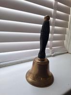 Koperen bel met houten handvat ( goedwerkend, keurige staat), Ophalen