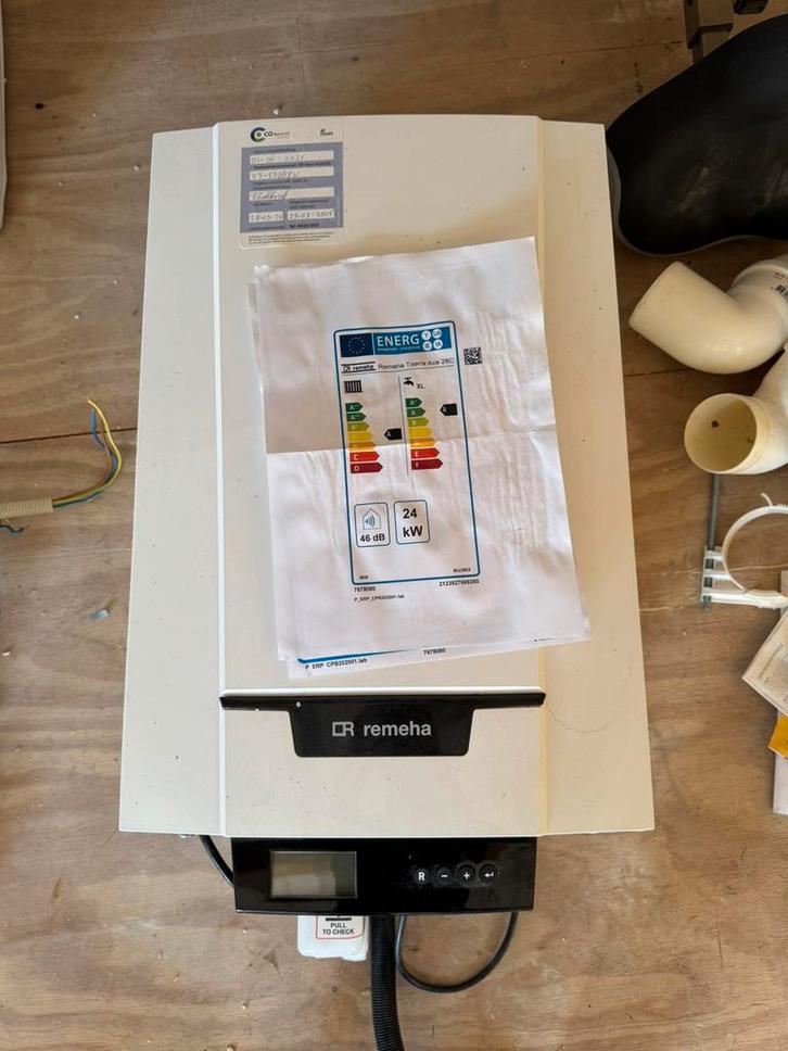 Remeha Tzerra Ace 28c, Doe-het-zelf en Verbouw, Geisers en Boilers, Zo goed als nieuw, Geiser, Aardgas, Minder dan 20 liter, 3 t/m 5 jaar oud