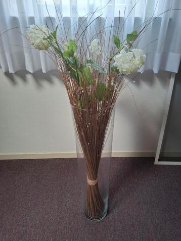 2 MOOIE VAZEN MET INHOUD  beschikbaar voor biedingen