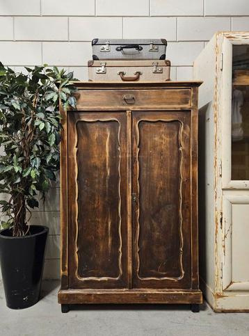 Antieke sleetse Biedermeier meidenkast vintage linnenkast  beschikbaar voor biedingen