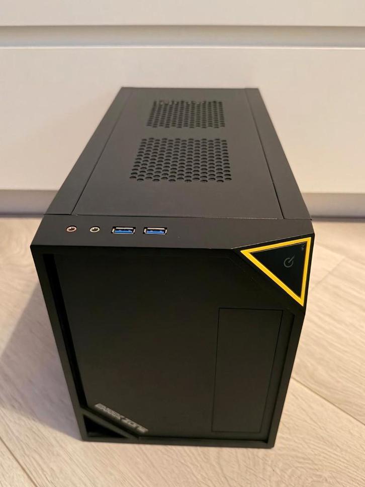 PC Behuizing - Sharkoon Shark Zone C10, Computers en Software, Computerbehuizingen, Zo goed als nieuw, Ophalen