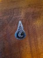 Antieke, zilveren, hanger met onyx en markasietjes