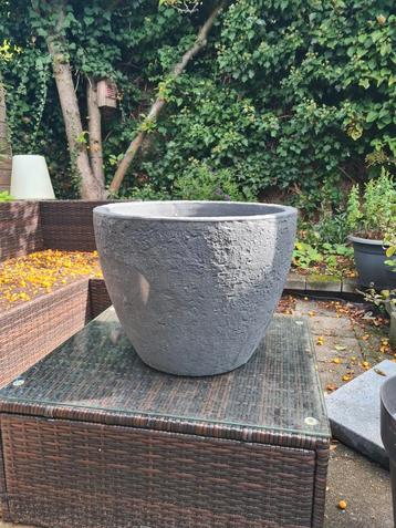Buitenpot 42 cm beschikbaar voor biedingen