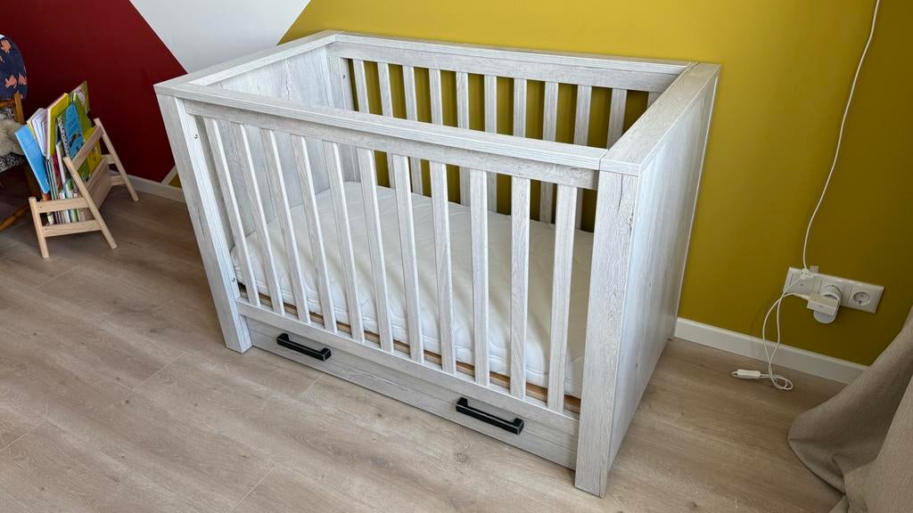 Kidsmill Sem Nautic Babybed Met Lade Grijs 60 x 120 cm, Ophalen, Zo goed als nieuw, Ledikant