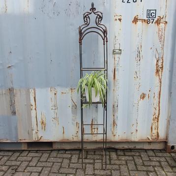 Gietijzeren Plantenstandaard Tuin - 193cm Hoog beschikbaar voor biedingen
