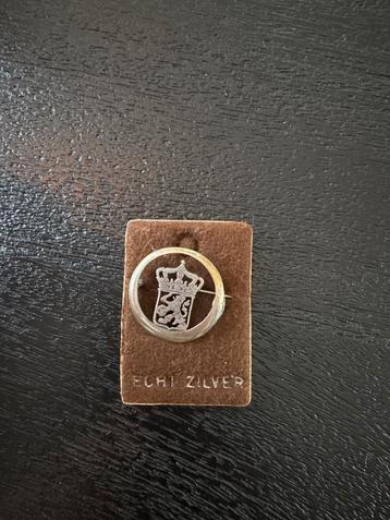 Zilveren broche – Nederlands leeuw wapenschild met kroon beschikbaar voor biedingen