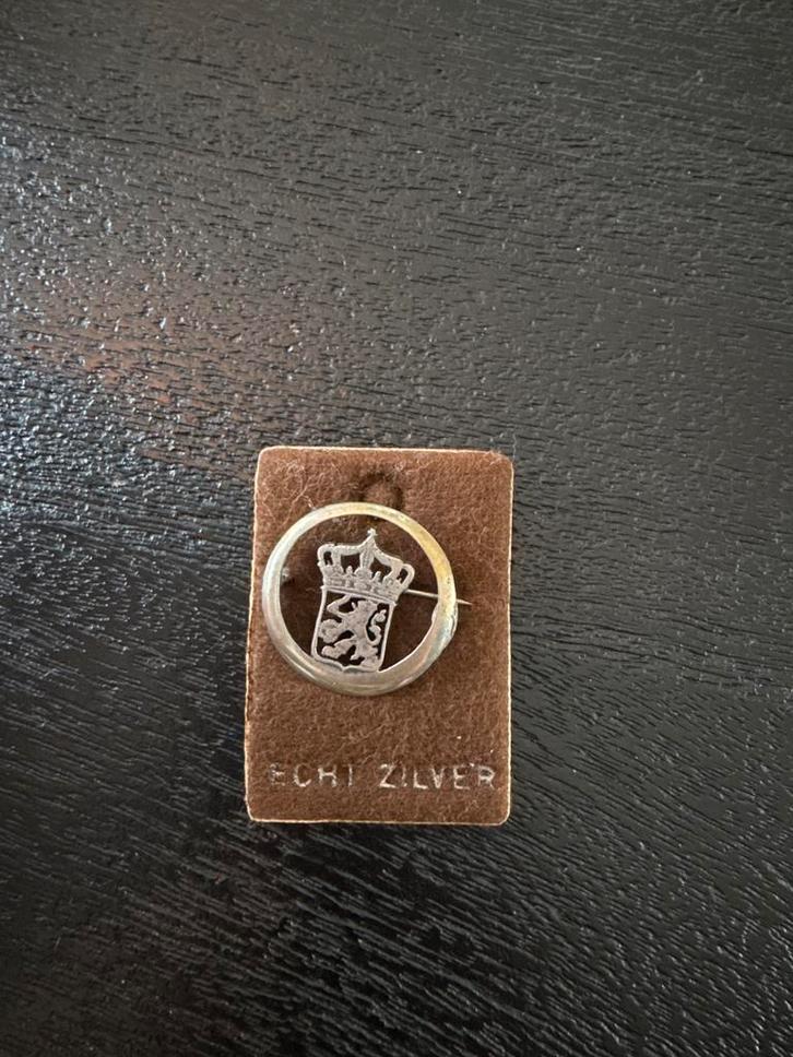 Zilveren broche – Nederlands leeuw wapenschild met kroon, Postzegels en Munten, Penningen en Medailles, Zilver, Nederland, Ophalen of Verzenden