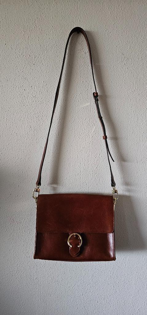 bruine leer schoudertas van Royal Republiq (22725), Sieraden, Tassen en Uiterlijk, Tassen | Damestassen, Schoudertasje, Bruin