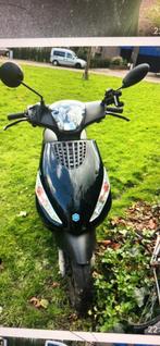Piago zipp brommer, Fietsen en Brommers, Scooters | Piaggio, Ophalen of Verzenden, Zo goed als nieuw, Overige modellen