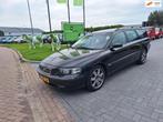 Volvo V70 2.4 Comfort Line / AUTOMAAT / APK oktober 2026, Auto's, 1556 kg, Leder en Stof, Zwart, 2435 cc