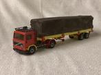 VOLVO F10 vrachtwagen met zijlen trailer, Hobby en Vrije tijd, Modelauto's | 1:50, Ophalen of Verzenden, Zo goed als nieuw, Bus of Vrachtwagen