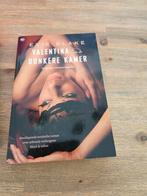 Evie Blake - Valentina en de donkere kamer, Ophalen of Verzenden, Zo goed als nieuw
