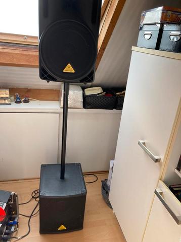 Mooi Behringer geluidset set met mengpaneel beschikbaar voor biedingen