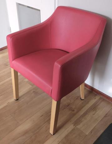 Fauteuil / bijzet fauteuil, onderstel licht noten. 