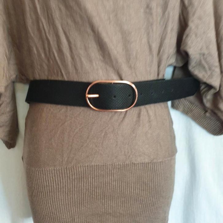 Leuke zwarte riem met schubbenpatroon mt S lengte: 99 cm, Kleding | Dames, Riemen en Ceinturen, Zo goed als nieuw, Tailleriem