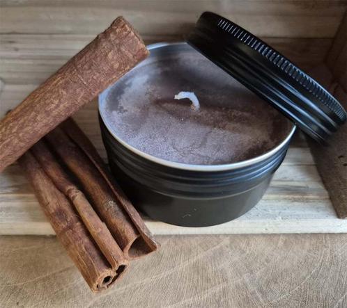 Cinnamon Swirl Geurkaars, Huis en Inrichting, Woonaccessoires | Kandelaars en Kaarsen, Nieuw, Minder dan 25 cm, Overige materialen